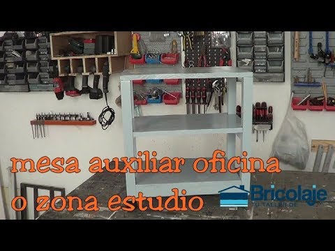 Cómo hacer una mesa auxiliar para las bebidas con patas