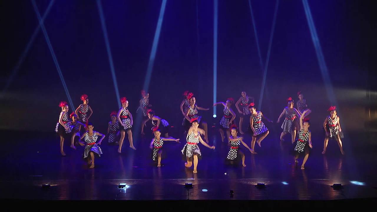 סביב השמש - מחול מודרני כיתות ד'-ו'-  מופע סיום סטודיו טוטו 2016