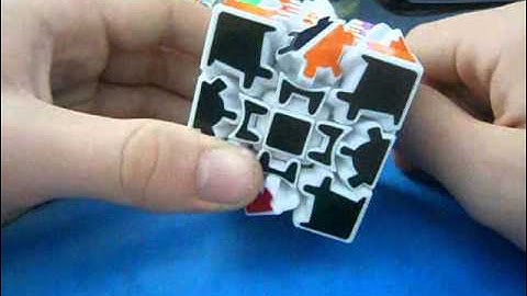 How to solve the Gear Cube