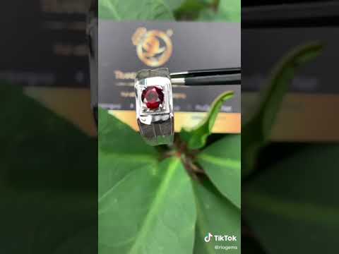 Nhẫn GARNET cắt giác VÀNG 18K đính full Kim Tấm
