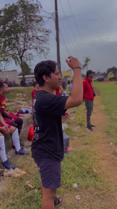 Pemain berani ama pelatih