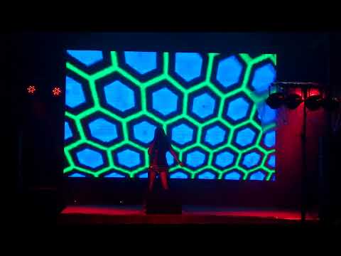 歌星：艳丽歌姬 COCO：歌曲：走了就别后悔。