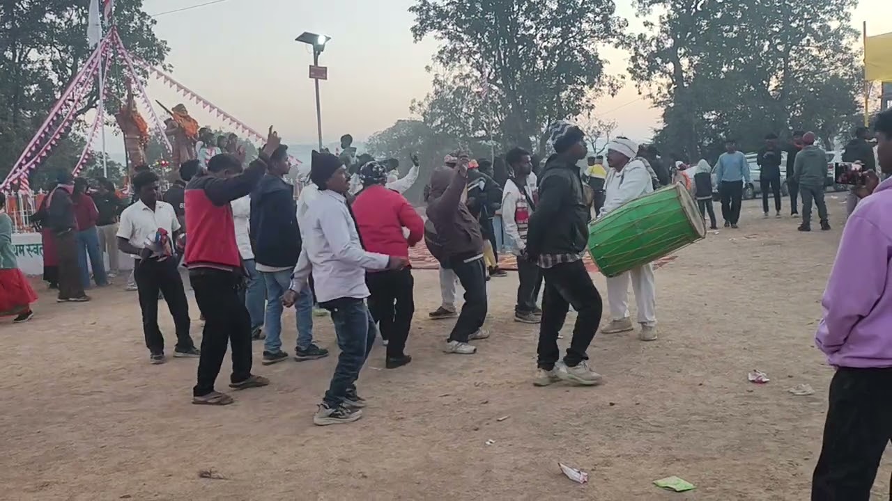 बड़की टाड मे निलंबर पीताम्बर उत्सव मनाया गया।