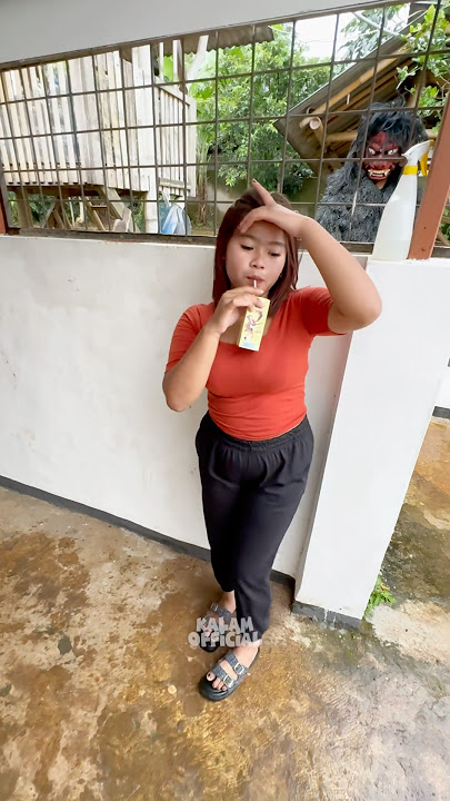 Kaget !!! GRANDONG prank cewek cantik lagi minum susu