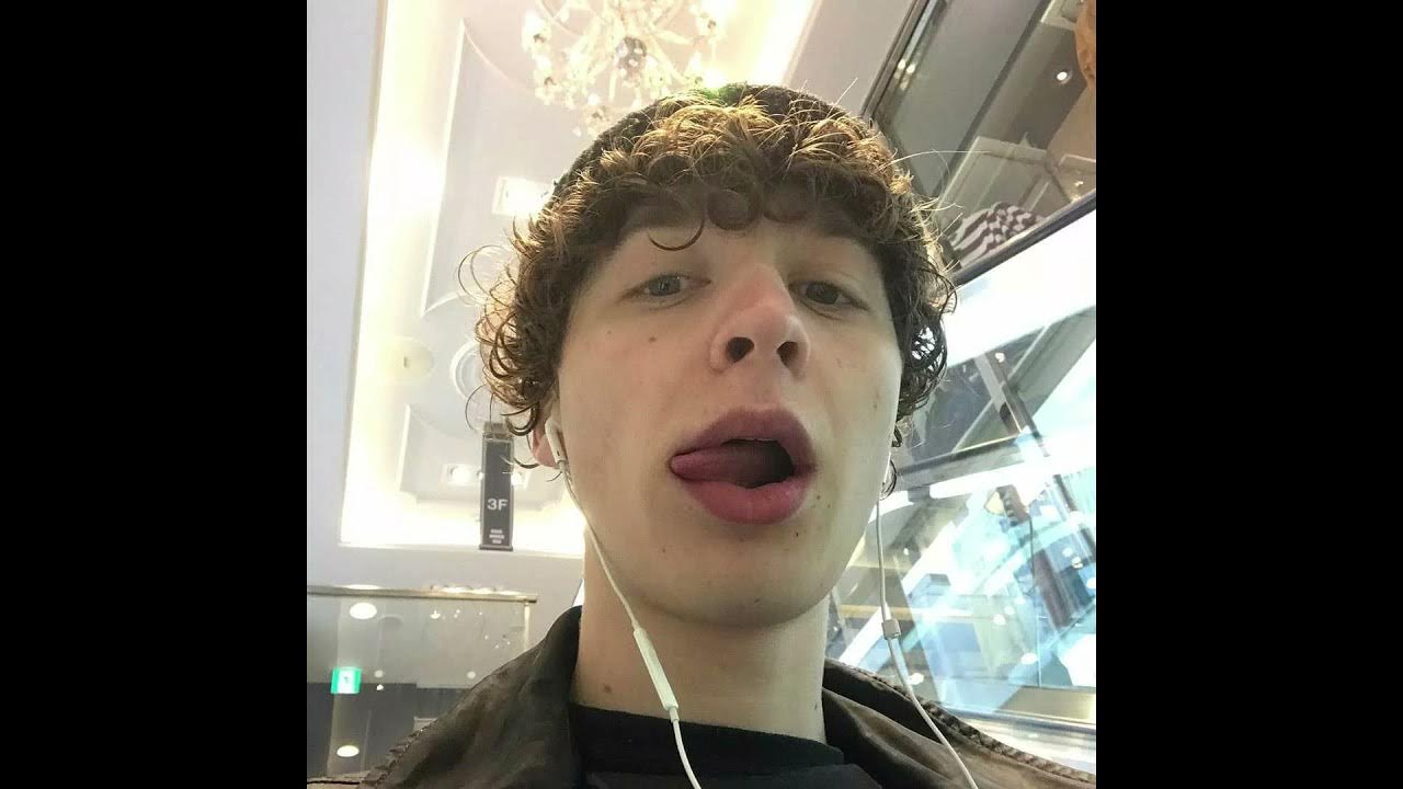 вышел покурить. юра авангард готика. вышел покурить 1707 смысл. вышел покурить на рабочий стол. вышел покурить улыбается.