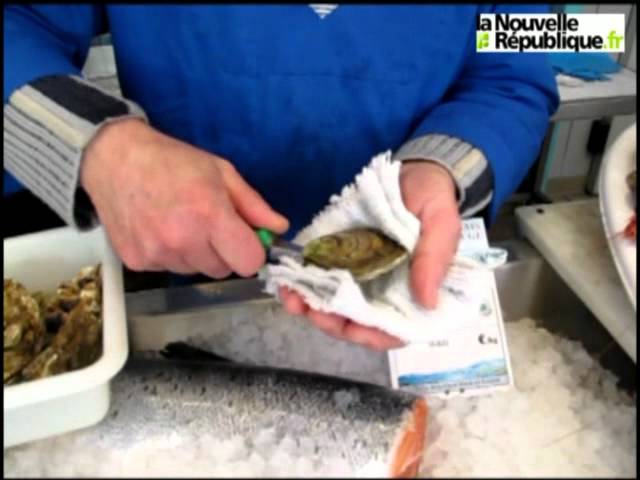 Démonstration d'ouverture d'huître avec Odessa Poissonnier 