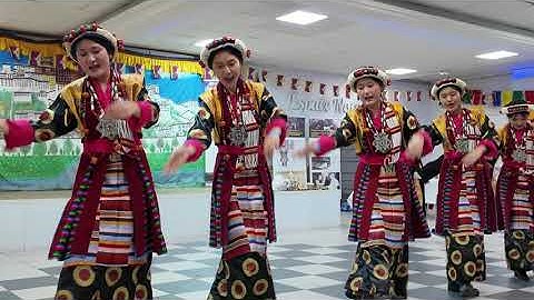 ཧྥ་རན་སི་བོད་རིགས་ཚོགས་པའི་ཟློས་གར་ནས་ནོ་བྷེལ་ཞི་བདེའི་གཟེངས་རྟགས་ཀྱི་མཛད་སྒོ་ཉིན་འཁྲབ་པའི་གཞས། 