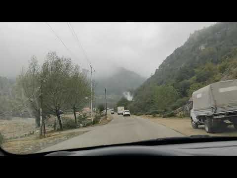 Tovuz Gedebey yolu. Başı dumanlı daglar. Gözəl təbiət mənzərəsi.