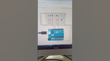Semáforo de vehículos y peatones con pulsador (simulación)