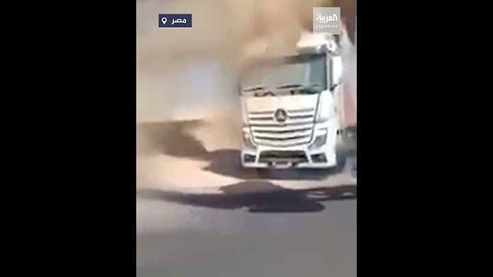 مصر.. فيديو لسيارة شحن محملة بالأثاث تحترق على طريق الصعيد