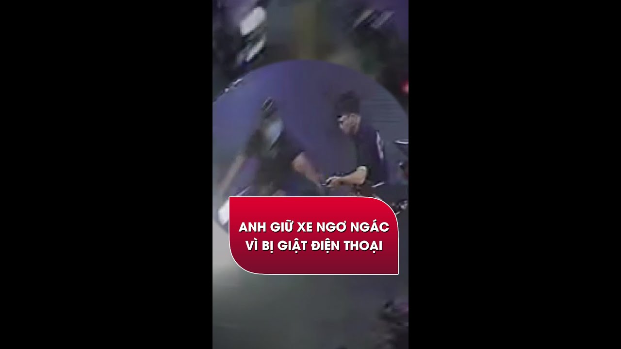 Anh giữ xe bị cướp giật điện thoại vì vài giây sơ sểnh... - youtube