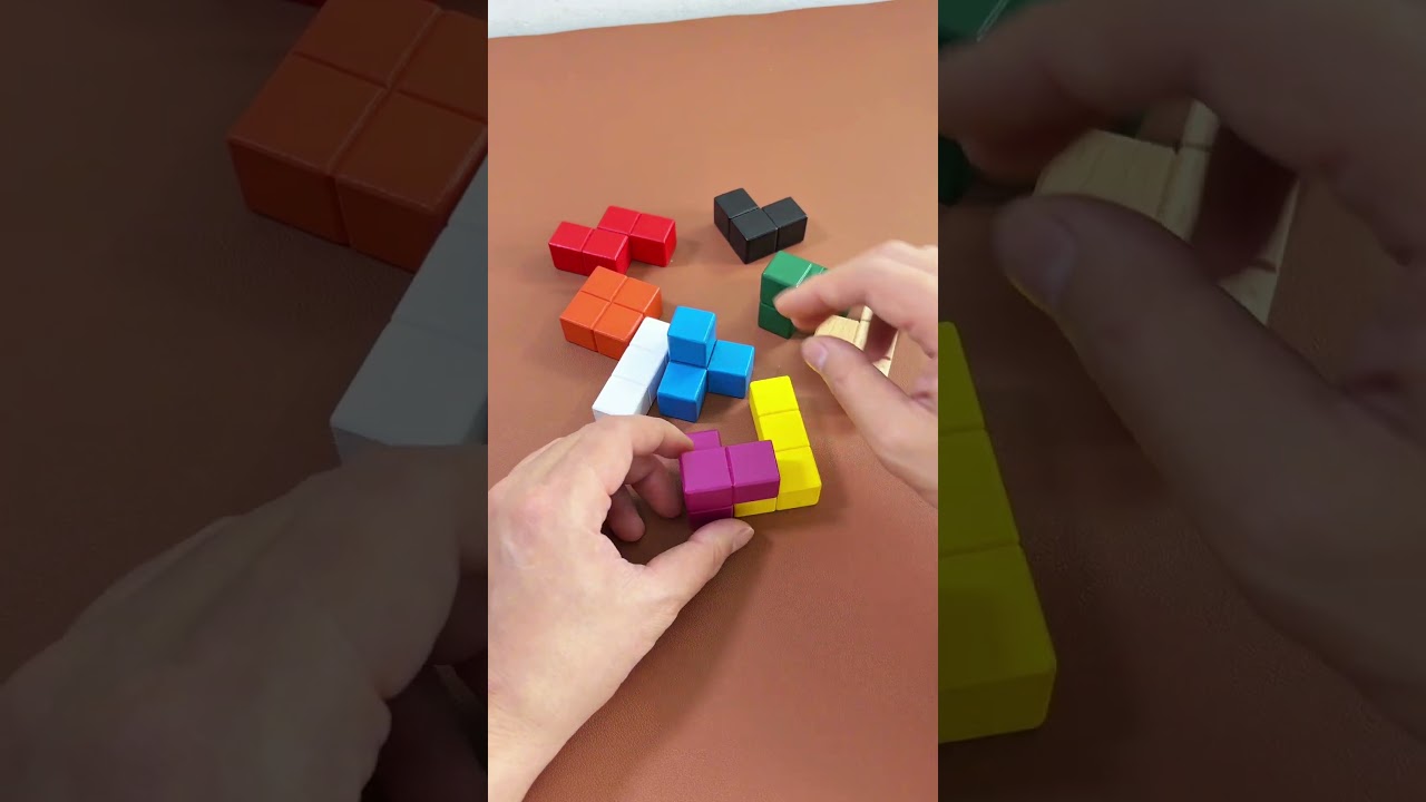 Выберите семь деталей, чтобы собрать куб. 