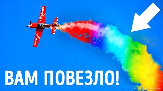 Почему некоторые самолеты оставляют в небе разноцветные следы?