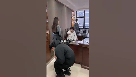 我就是看不惯她穿这袜子，百褶裙光腿神器高跟鞋好看 #热门＃shorts＃tiktok - 天天要闻