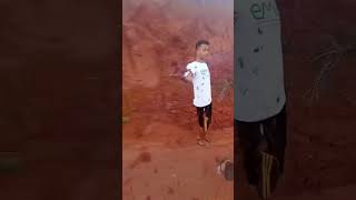 Dei Um Murro No Torrão De Barro Delzinho