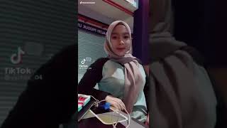 tik tok cewek jilbab goyang nya bikin gak nahan si anu