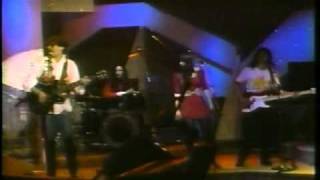 Video thumbnail of "Charly Garcia - No toquen (Mexico 1989)"