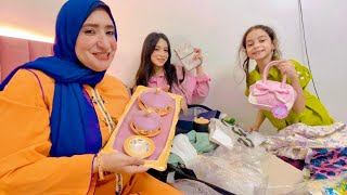 الجزء التاني 👌من هدايا السعوديه 🇸🇦فتحنا  شنطة 👛 مغارة علي بابا😱🎁