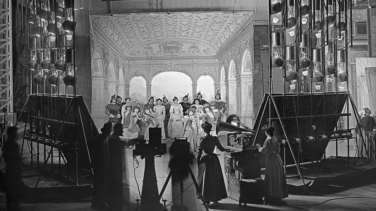 Alice Guy tourne une phonoscène sur le théâtre de pose des Buttes-Chaumont (1907)