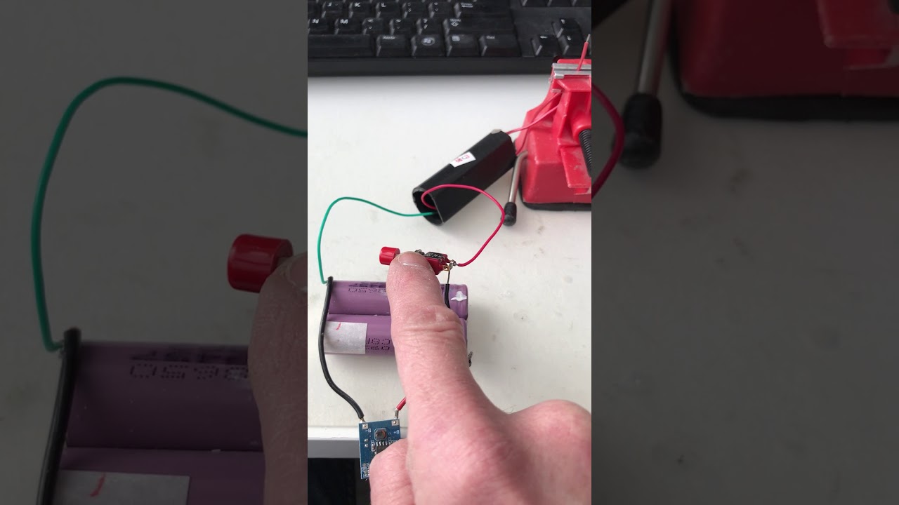 Experiment hoe maak je een eenvoudige stungun/taser??? YouTube Experiment hoe maak je een eenvoudige stungun/taser??? YouTube
