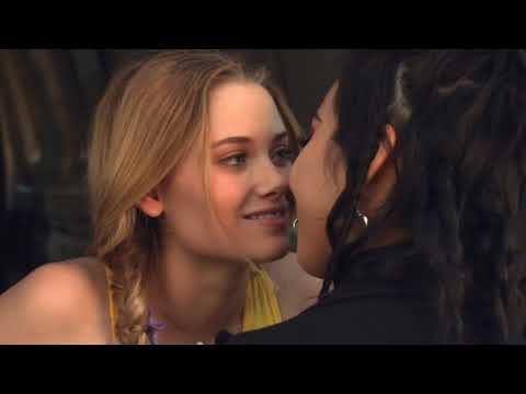 Runaways 1x10 Nico and Karolina Kiss (Not you? Nope) (Deanoru)
