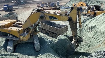 Extraction in Action: Caterpillar 385C Loading Overburden at a Busy Mine | 4K Video - Ektor Epe
