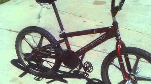 1996 Mongoose Outer Limit With Gray 5 Point Star Mag Wheels