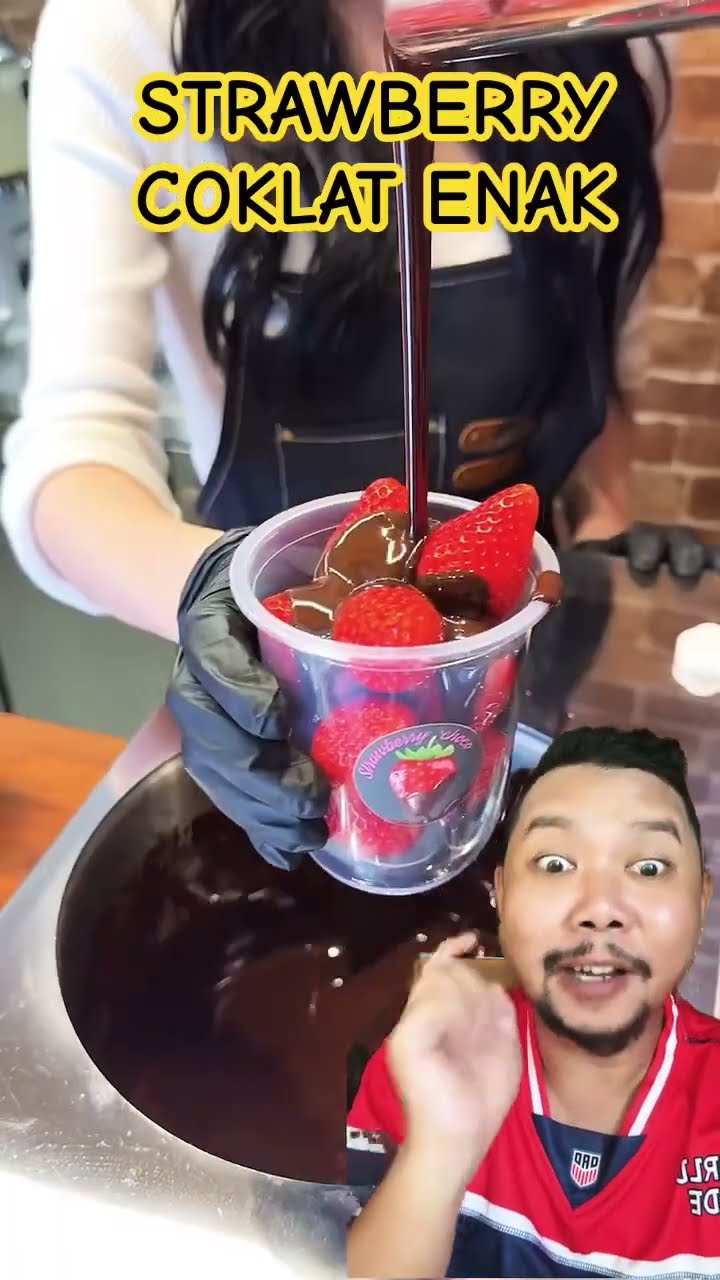 ENAKNYA MAKAN STRAWBERRY CREAMY COKLAT!!!?? #strawberry #fruit #チョコチョコ #dessert #shorts