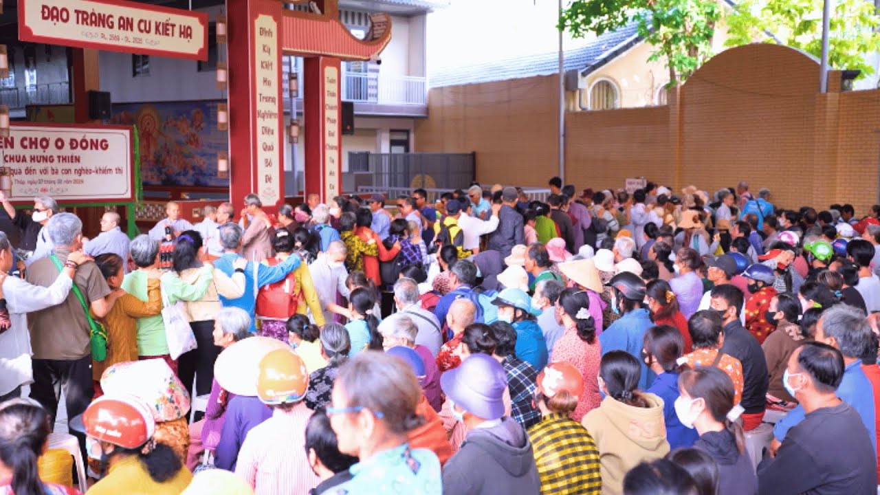 PHIÊN CHỢ 0 ĐỒNG (Trao tặng 600 suất quà cho bà con nghèo - khiếm thị) | Phật Sự CHÙA HƯNG THIỀN