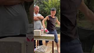 The Rural Kung Fu Boy Smashed The Mineral Water Bottle With One Punch! So Amazing