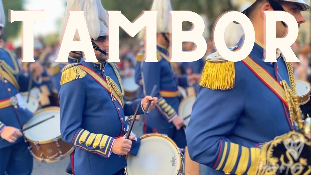 Tambores En Una Banda De Música, Semana Santa De Sevilla, España Fotos,  retratos, imágenes y fotografía de archivo libres de derecho. Image 64296581