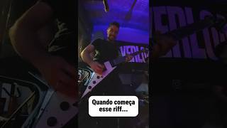 Quando começa esse riff… 🤘 Toxicity ao vivo #shorts