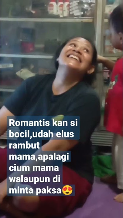 elus rambut dan cium mama, walupun minta ciumnya di paksa haha