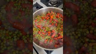 mazare cu carnat #food #mazare #carnat #retetevideo #reteteculinare #robisec #mazarecucarnat