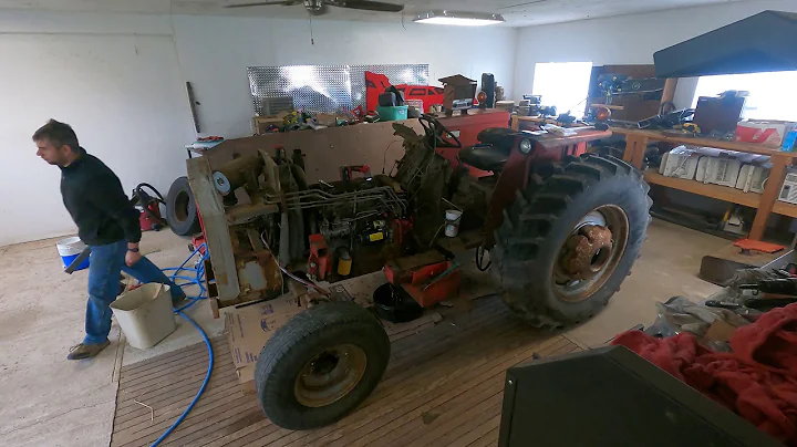 Massey Ferguson 265 - Splitting the Clutch | Timel...