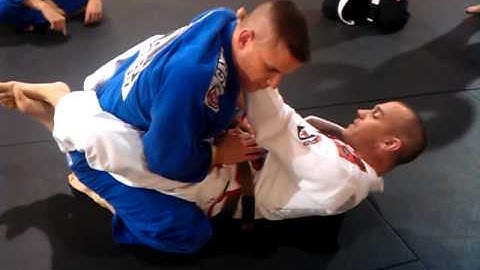 Tekniques BJJ - Closed Guard Lapel Loop Choke -  www.tekniquesbjj.com
