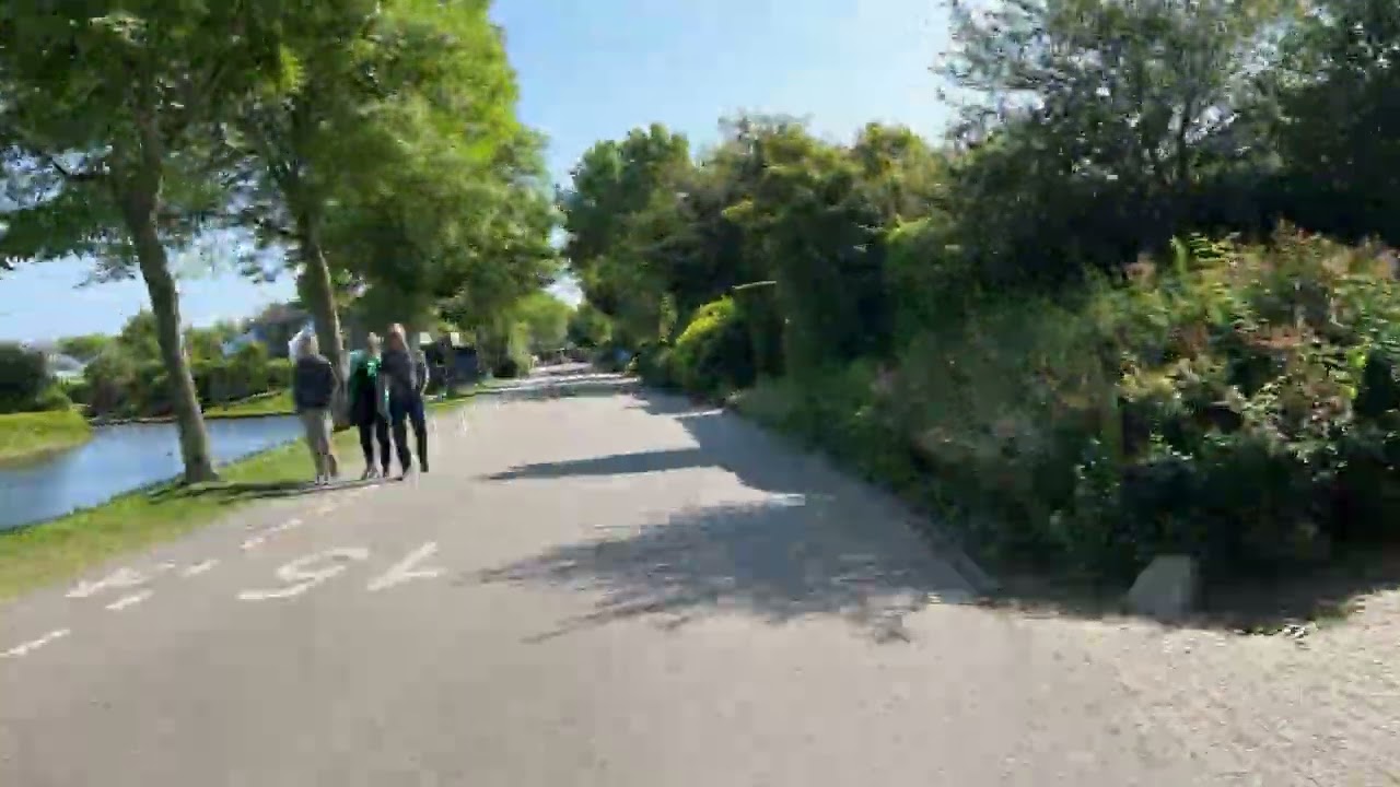 Zeitraffer Parkeingang zum Haus