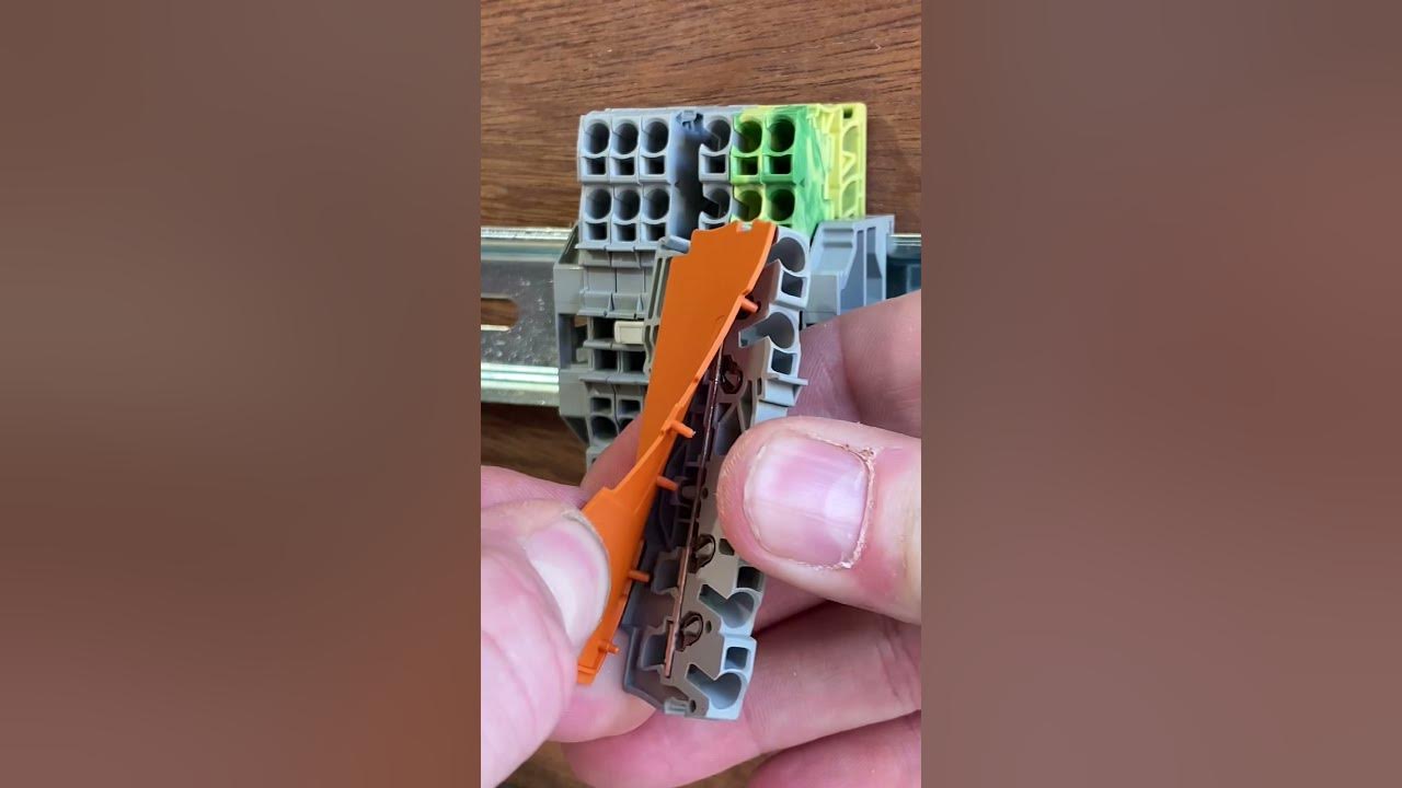 how-does-a-wago-connector-cage-clamp-work-shorts-youtube