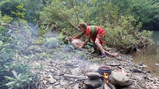 Primitive Life 156: The kind girl who cooks fish invites the aboriginal boy to eat together