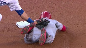CIN@LAD: Ellis nabs Phillips trying to steal second