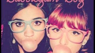 Bella Thorne & Pia Mia - Bubblegum Boy (Full song)