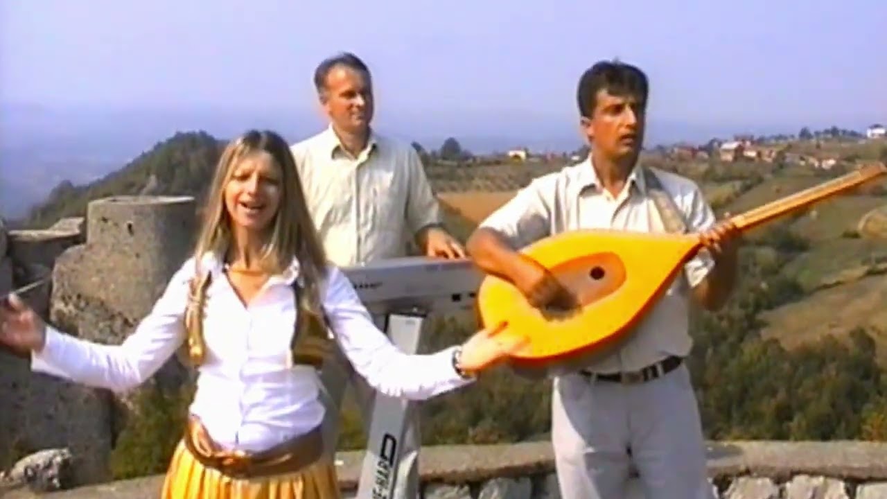 Rukija i jarani - Pjesma Rukiji i jaranima (Official 2009)