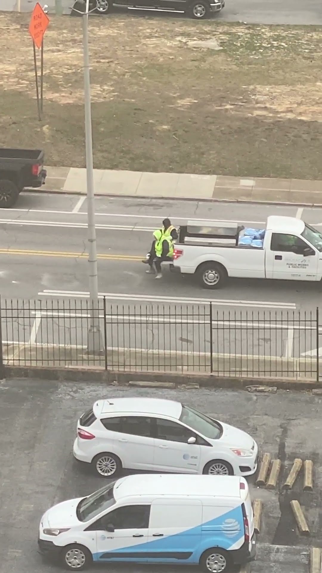Pensacola Public Workers Prep Street For Winter Storm Enzo || ViralHog