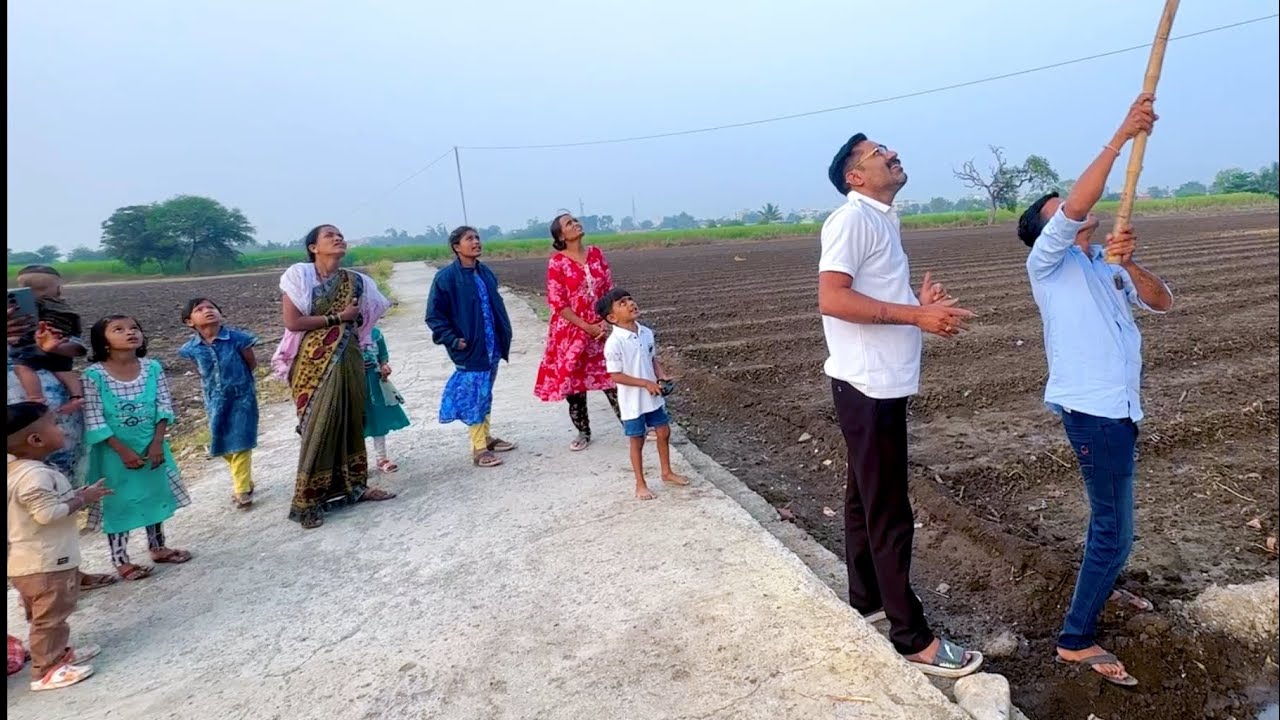 झाडावरचं airplane काढण्यासाठी किती धडपड 🔥 माऊलीची गम्मत 