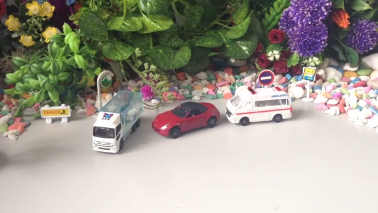 Three Toys Cars Tomica Nissan Diesel Trunk Ambulance Red Sport Car Demo Review - Happy Toys