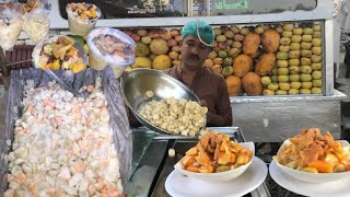 Road Side Faomus “PEHLWAN”FRUIT🍌CREAMY CHAT COLOURFUL HEALTHY FURIT CHAT RECIPES CUTTING AND EATING