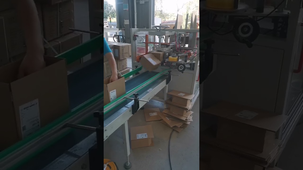 Automatic small carton box packaging machine.