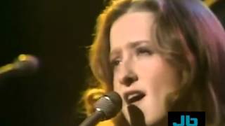 Bonnie Raitt - What Do You Want The Boy To Do (The Old Grey Whistle Test Show - 1976) chords