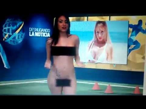 Apresentadora venezuelana faz striptease e fica nua na TV ao dar notícia sobre Cristiano Ronaldo