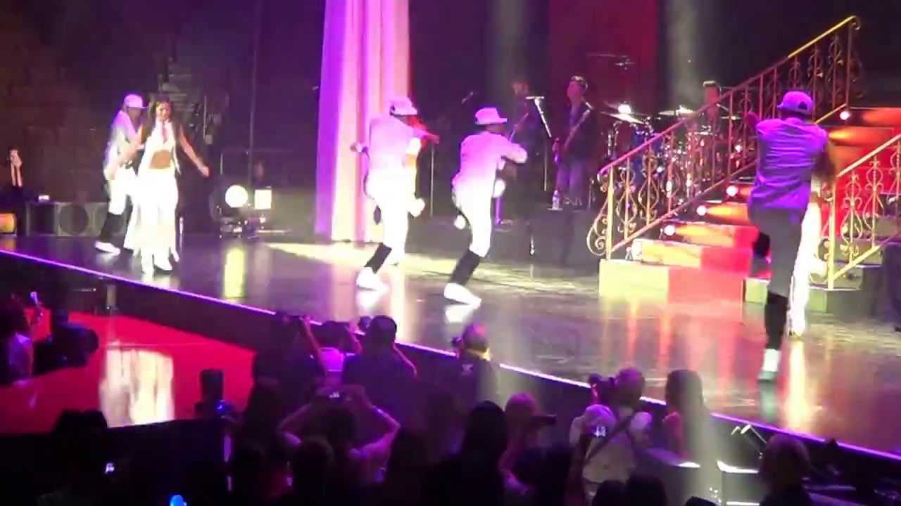 Grand entry by Selena Gomez at Star Tours 2013 - Vancouver, BC